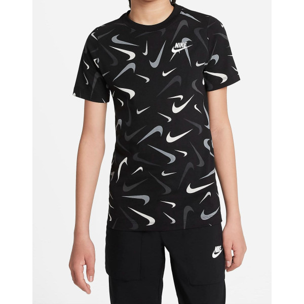 Теннисная футболка NIKE B NSW TEE SWOOSH AOP Теннисная футболка NIKE B NSW TEE SWOOSH AOP