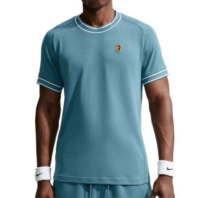 Тенісна футболка NIKE M NKCT HERITAGE SS TOP 006 Тенісна футболка NIKE M NKCT HERITAGE SS TOP 006